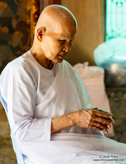 Female monk at Bangkok´s Wat Chana Songkram