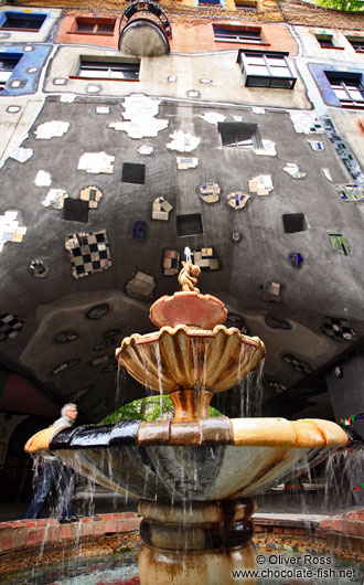 Vienna Hundertwasser house fountain 