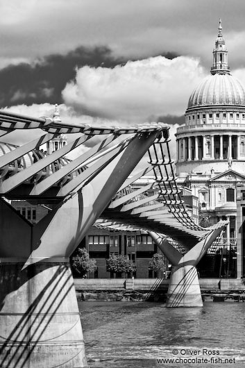 The London Millennium Bridge with St Paul´s Cathedral and River Thames