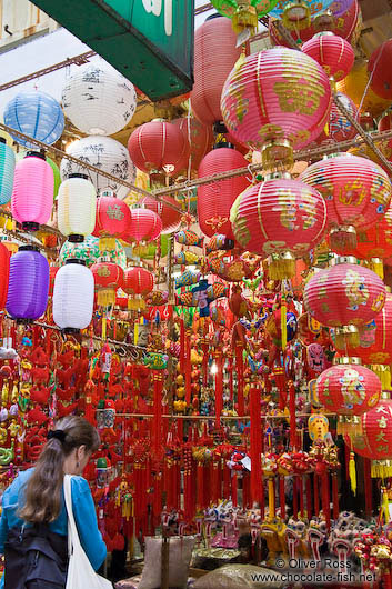 Traditional Chinese lanterns at a Hong Kong market 