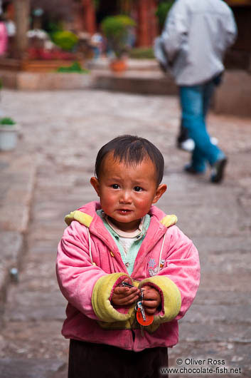 Small child in Lijiang street