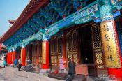 Travel photography:Entrance to the main altar at Kunming´s Yuantong temple , China