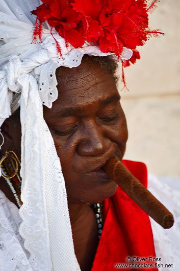 Havana fortune teller with cigar