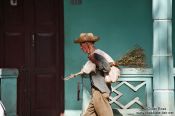 Travel photography:Man with broom in Viñales, Cuba
