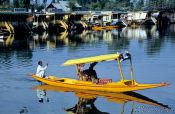 Travel photography:Water taxi on Dal Lake in Srinagar, India