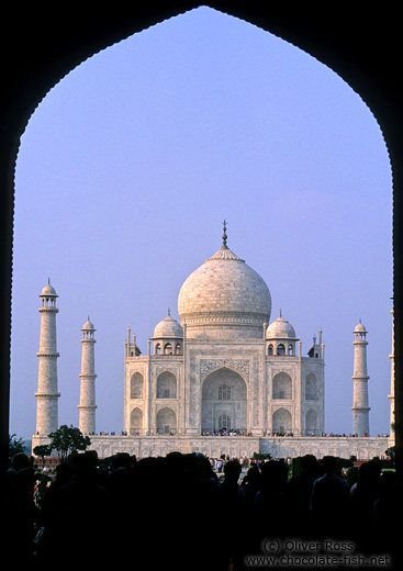 Taj Mahal through arc