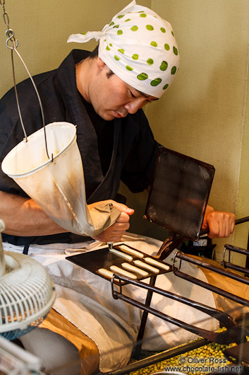Preparing small biscuits in a street bakery in Kyoto´s Gion district