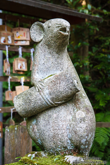 Mouse with scroll sculpture at Kyoto´s Otoyo shrine