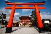 Travel photography:Giat torii at Kyoto´s Inari shrine, Japan