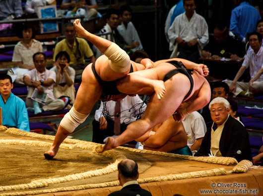 Throwing the opponent out of the ring at the Nagoya Sumo Tournament