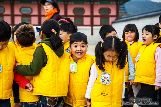 School childern on their way to visit the Gyeongbokgung palace