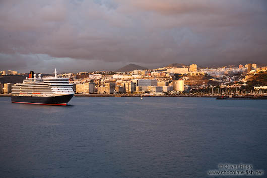 The Queen Mary cruise ship enters Las Palmas harbour at sunrise