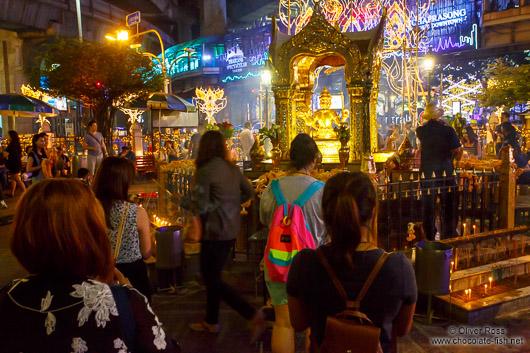 Worshippers at a shrine in Bangkok´s Silom district