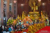 Travel photography:Prayer inside Bangkok´s Wat Chana Songkram, Thailand