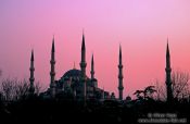 Travel photography:The Sultanahmet (Blue) Mosque at dusk, Turkey