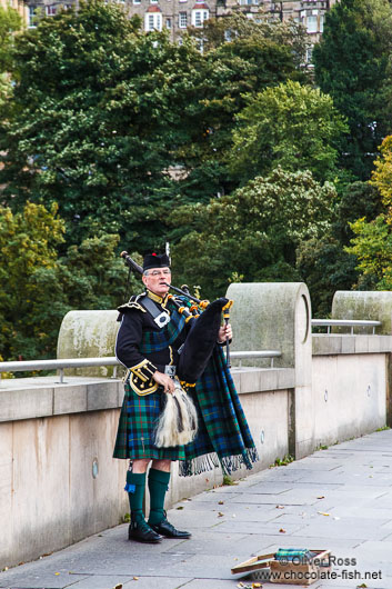 Edinburgh man playing the bagpipes