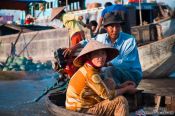 Travel photography:Visitors to the Can Tho floating market , Vietnam