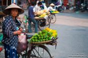 Travel photography:Hanoi fruit vendors, Vietnam
