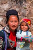 Travel photography:Hmong mother with child in Sapa, Vietnam